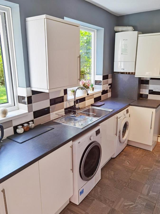 노팅엄 Perry Road, Beautiful Large House Available For Guests And Contractors Parking Wifi 빌라 외부 사진