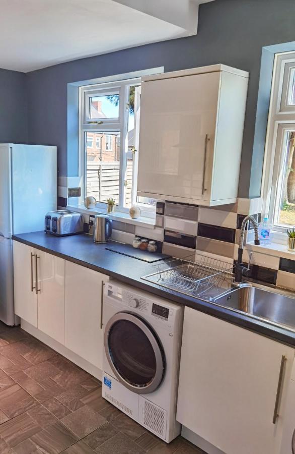 노팅엄 Perry Road, Beautiful Large House Available For Guests And Contractors Parking Wifi 빌라 외부 사진